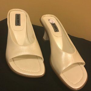 Danelle Leather Upper Beige 7.5